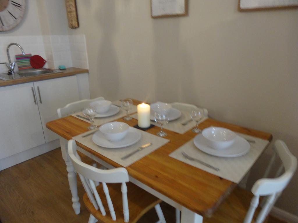 Burlington Beach Apartments Brighton Room photo